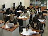 Опрос: россияне все больше недовольны введением ЕГЭ и отменой экзаменов в вузы