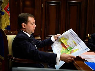 В ноябре 2009 года президент РФ Дмитрий Медведев в ежегодном послании федеральному собранию РФ предложил рассмотреть возможность сокращения количества часовых поясов В ноябре 2009 года президент РФ Дмитрий Медведев в ежегодном послании федеральному собранию РФ предложил рассмотреть возможность сокращения количества часовых поясов
