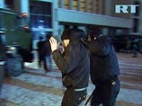 Сотрудники милиции задержали нескольких участников несанкционированной акции возле изолятора временного содержания в Минске в пятницу Сотрудники милиции задержали нескольких участников несанкционированной акции возле изолятора временного содержания в Минске в пятницу