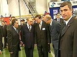 Президент РФ Владимир Путин в четверг побывал в столице Мордовии Саранске. Российский президент посетил завод "Цветлит" и принял участие в церемонии открытия памятника адмиралу Ушакову Президент РФ Владимир Путин в четверг побывал в столице Мордовии Саранске. Российский президент посетил завод "Цветлит" и принял участие в церемонии открытия памятника адмиралу Ушакову