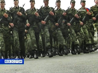В соответствии с планом реформирования ВС общую численность офицерского корпуса планировалось ранее сократить с 335 тысяч до 150 тысяч, однако в начале февраля 2011 года Сердюков объявил о принятии решения увеличить офицерский состав на 70 тысяч - до 220 
