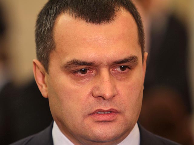 Праворадикалы готовятся совершить теракт на Украине, объявил глава МВД страны Виталий Захарченко. По его словам, "праворадикальные группировки планируют вновь расшатать мир и не остановятся даже перед террористическим актом"