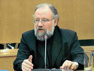 В своем интервью газете "Коммерсант" Чуров заявил, третий срок невозможен для Путина