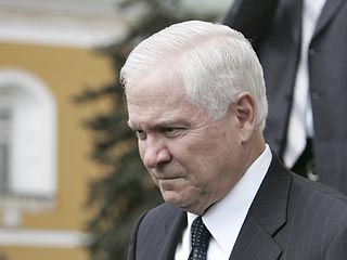 Во вторник российские газеты комментируют визит в Москву министра обороны США Роберта Гейтса