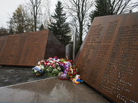 В Ленобласти мемориал жертвам авиакатастрофы над Синаем оборудовали камерами наблюдения после кражи елей