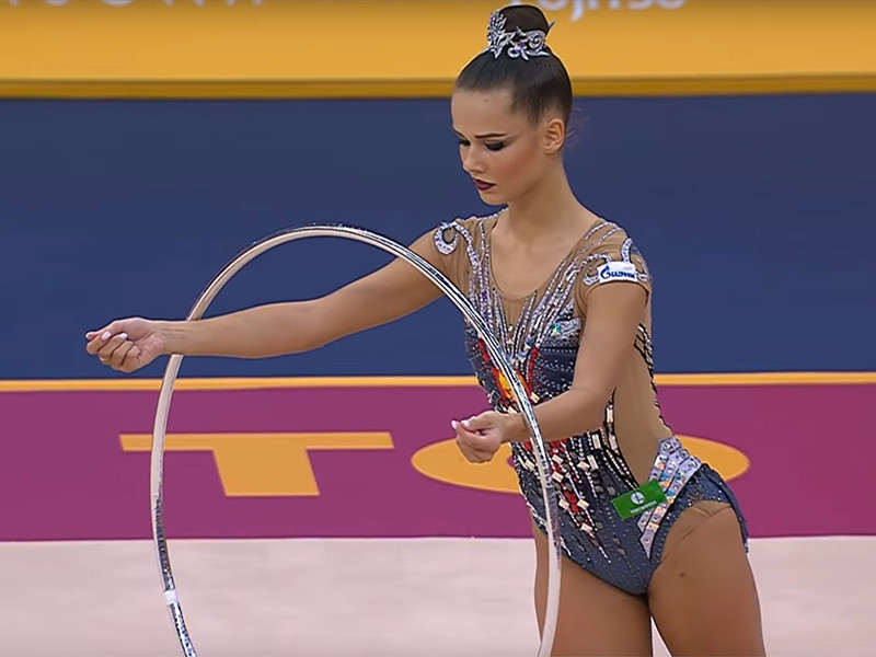 Россиянка Екатерина Селезнева сенсационно первенствовала в упражнении с обручем на чемпионате мира по художественной гимнастике, который проходит в эти дни в Баку